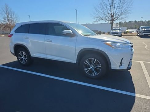 Used 2019 Toyota Highlander Plus image 12