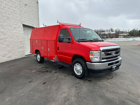 New 2026 Ford E-350 and Econoline 350 Super Duty w/ Interior Upgrade Package RWD image 13