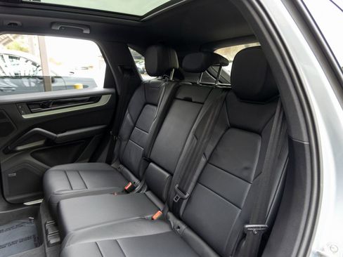 Certified 2025 Porsche Cayenne image 45