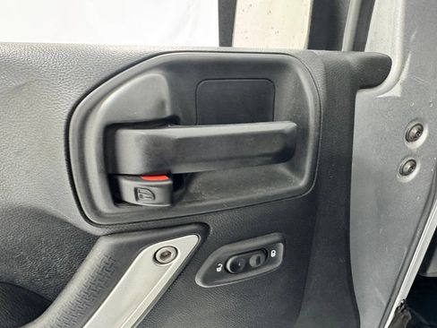Used 2018 Jeep Wrangler Unlimited Sahara w/ Connectivity Group AWD/4WD image 16