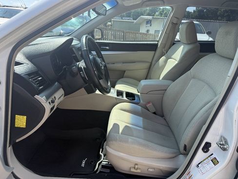 Used 2010 Subaru Outback 2.5i Premium AWD/4WD image 10
