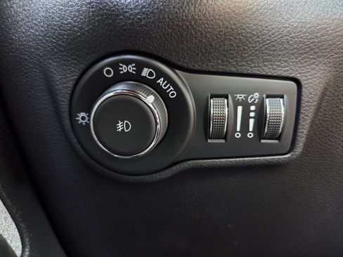 Used 2022 Jeep Compass Latitude FWD image 21
