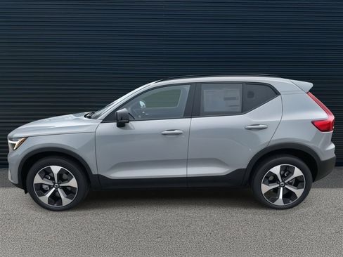 Used 2026 Volvo XC40 B5 Plus w/ Climate Package image 2