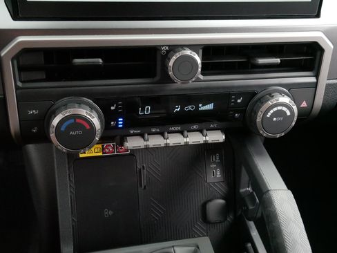 Certified 2026 Toyota 4Runner TRD Off-Road Premium AWD/4WD image 23