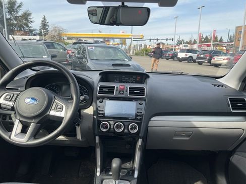 Used 2018 Subaru Forester 2.5i Premium image 6
