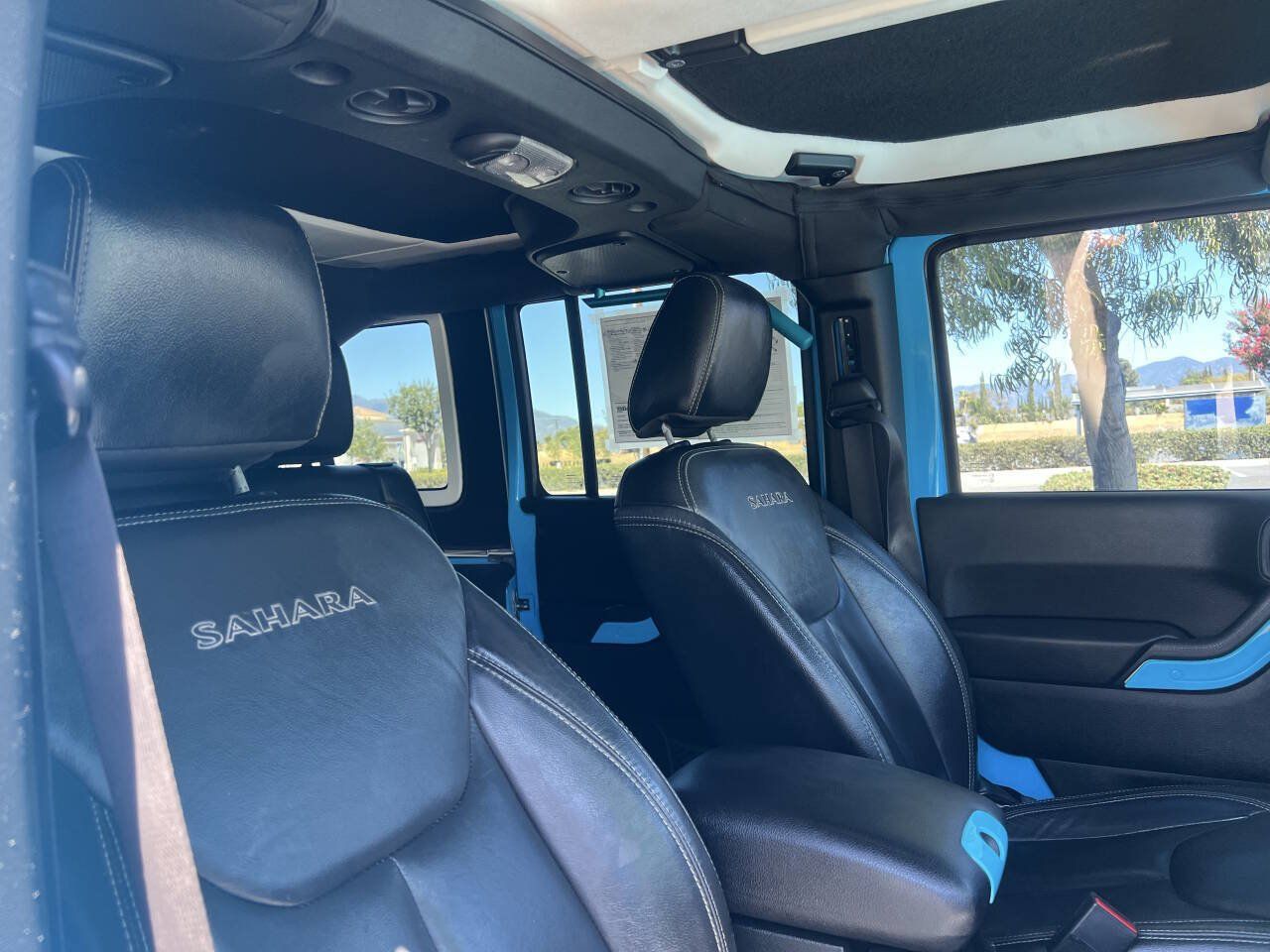 Used 2018 Jeep Wrangler Unlimited Sahara w/ Connectivity Group AWD/4WD image 14