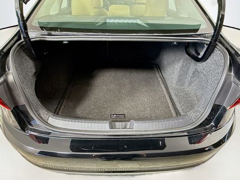 Used 2019 Volkswagen Jetta SE w/ Cold Weather Package image 25