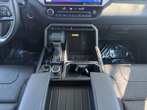 Used 2024 Toyota Tundra Limited AWD/4WD image 15