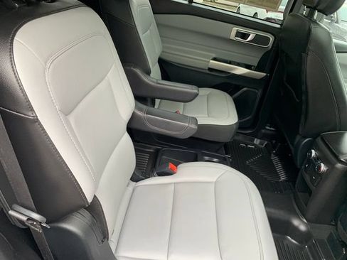 Used 2021 Ford Explorer XLT w/ Equipment Group 202A AWD/4WD image 16