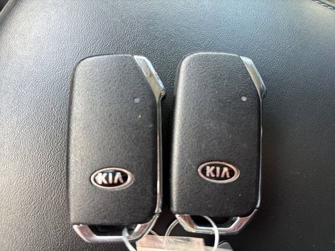 Used 2020 Kia Telluride S AWD/4WD image 21