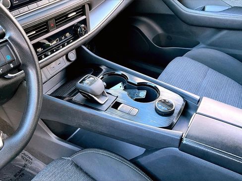 Used 2023 Nissan Rogue SV image 17