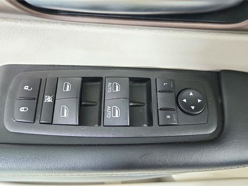 Used 2023 Chrysler Voyager LX FWD image 17