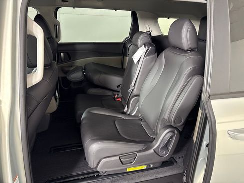 New 2026 Kia Carnival EX FWD image 26