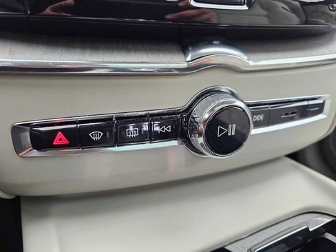 Certified 2023 Volvo XC60 B6 Ultimate w/ Protection Package Premier image 34