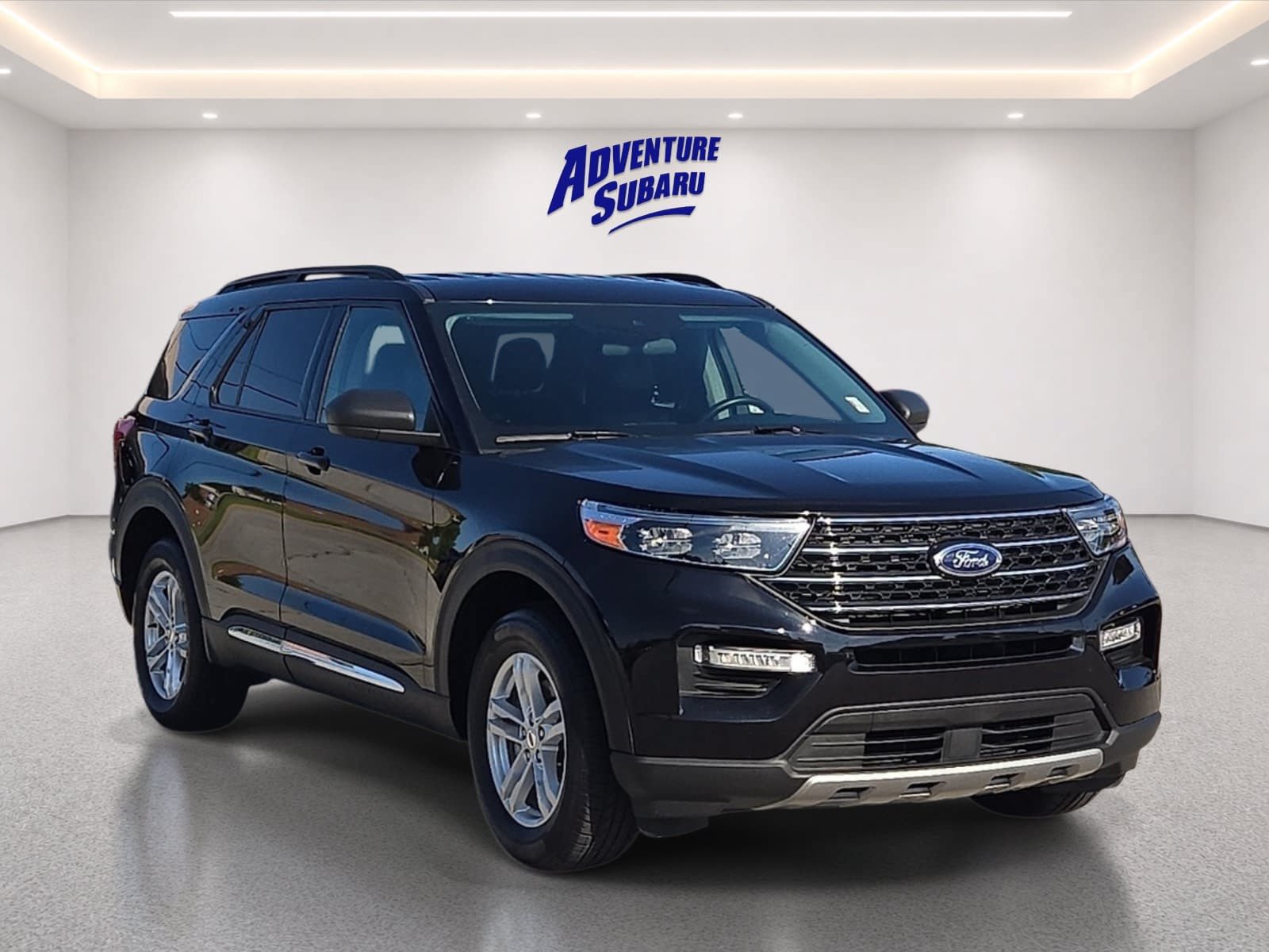 Used 2023 Ford Explorer XLT w/ Equipment Group 202A AWD/4WD image 1