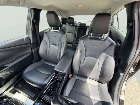 Used 2021 Toyota Prius XLE FWD image 17