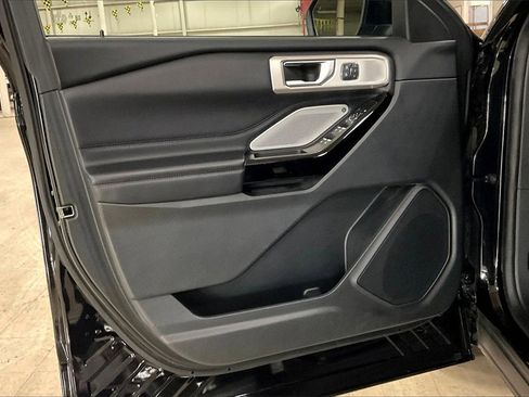 Certified 2022 Ford Explorer Platinum w/ Equipment Group 601A image 21