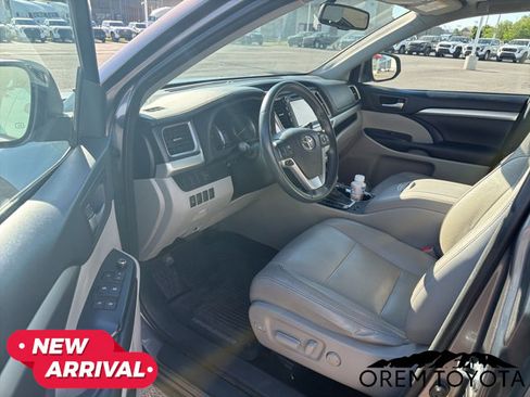 Used 2016 Toyota Highlander XLE AWD/4WD image 15