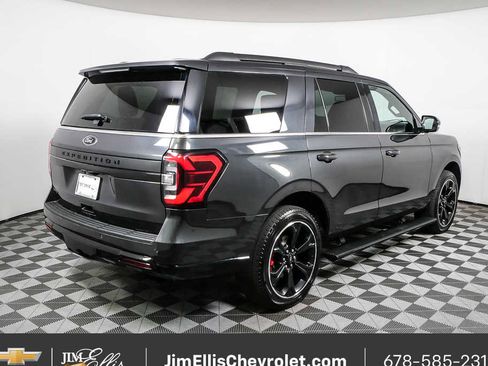 Used 2022 Ford Expedition Limited image 3