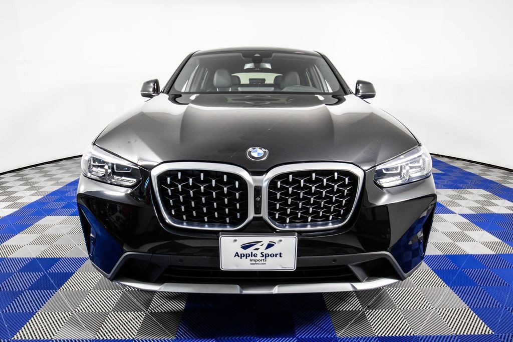 Used 2024 BMW X4 xDrive30i w/ Parking Assistance Package AWD/4WD image 3