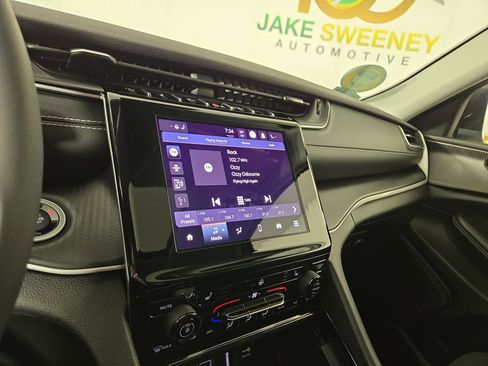 Used 2023 Jeep Grand Cherokee Laredo w/ Luxury Tech Group I image 19