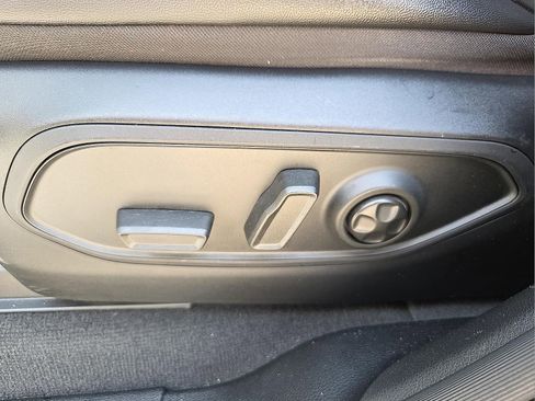 Used 2023 Jeep Grand Cherokee Altitude AWD/4WD image 15