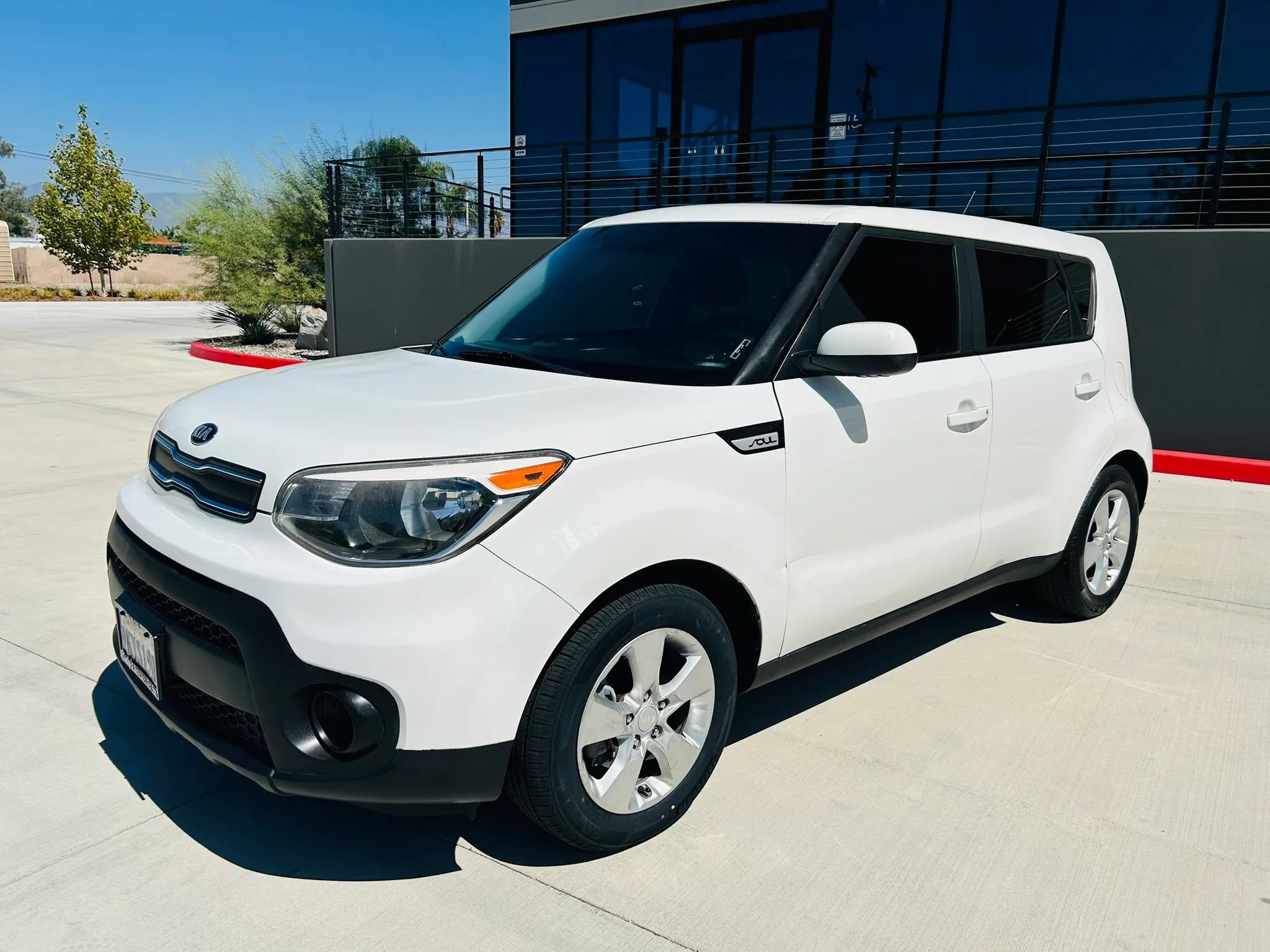 Used 2017 Kia Soul FWD image 1
