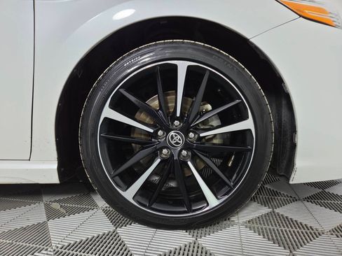 Used 2020 Toyota Camry XSE FWD image 9