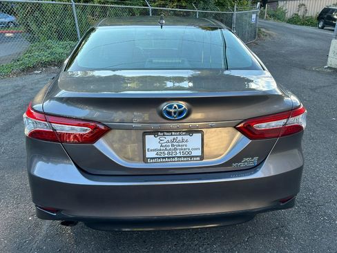 Used 2019 Toyota Camry XLE FWD image 6