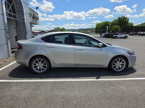 Used 2013 Dodge Dart SXT FWD image 2