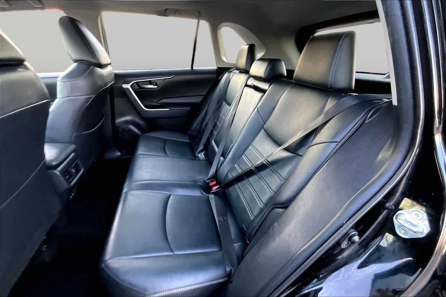 Used 2021 Toyota RAV4 XLE Premium FWD image 20