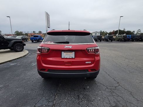 Certified 2018 Jeep Compass Latitude image 14