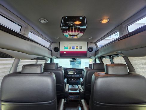 Used 2021 Chevrolet Express 3500 LS w/ Chrome Appearance Package RWD image 8