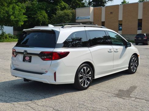 Used 2025 Honda Odyssey Elite image 3