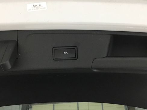 Used 2024 Volkswagen Atlas Cross Sport SEL Premium R-Line AWD/4WD image 44