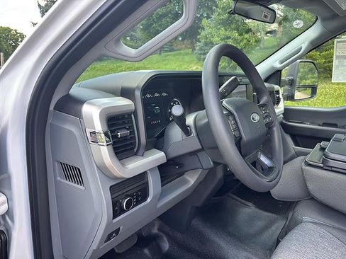 New 2026 Ford F250 XL w/ FX4 Off-Road Package AWD/4WD image 12
