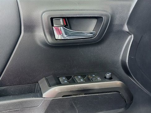 Used 2021 Toyota Tacoma TRD Off-Road w/ TRD Premium Off Road Package image 18