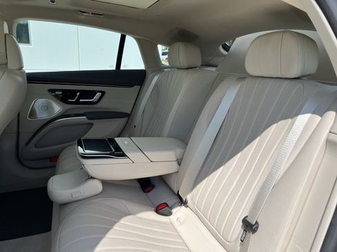 Used 2022 Mercedes-Benz EQS 580 4MATIC Sedan image 33