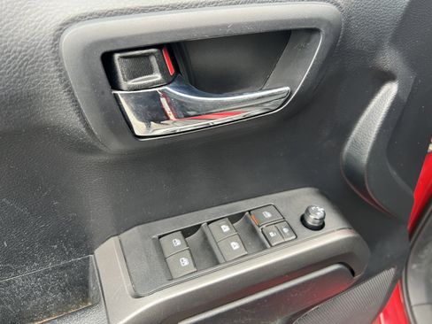 Used 2019 Toyota Tacoma TRD Off-Road image 36