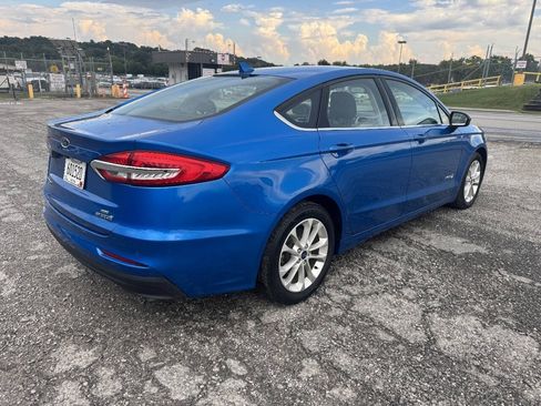 Used 2019 Ford Fusion SE FWD image 3