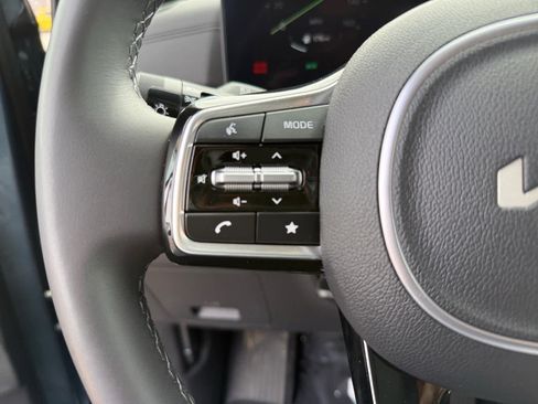 Used 2025 Kia Carnival SX w/ SX Dark Edition Package image 24