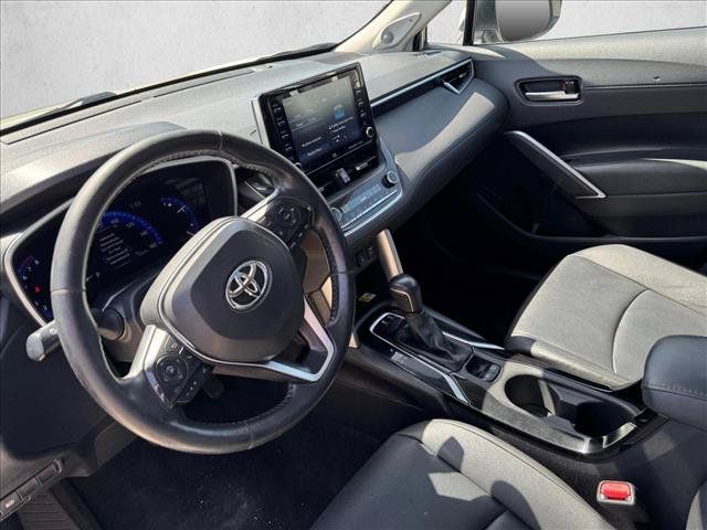 Used 2022 Toyota Corolla Cross XLE w/ Convenience Package AWD/4WD image 10