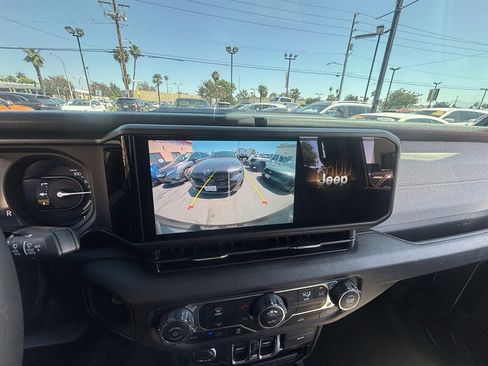 Used 2024 Jeep Wrangler Unlimited AWD/4WD image 30