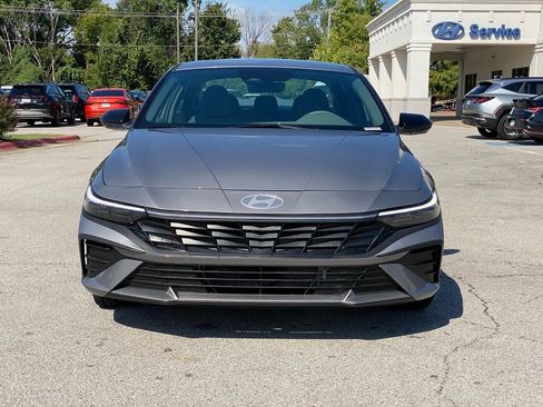 New 2025 Hyundai Elantra SEL image 2