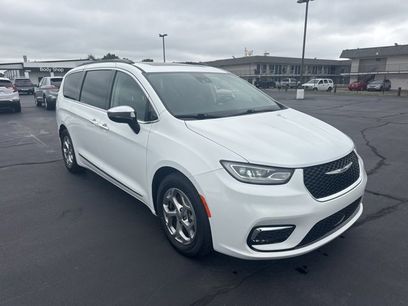 Used 2023 Chrysler Pacifica Limited