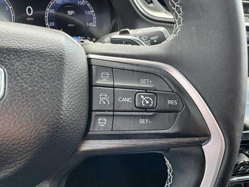 Used 2024 Jeep Grand Cherokee Limited w/ Black Appearance Package image 20