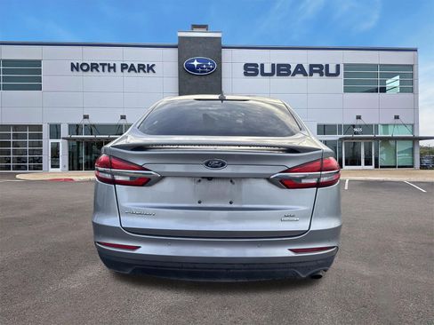 Used 2020 Ford Fusion SE w/ Equipment Group 151A FWD image 4