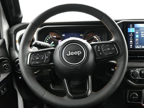 Used 2024 Jeep Wrangler Unlimited w/ Convenience Group AWD/4WD image 16