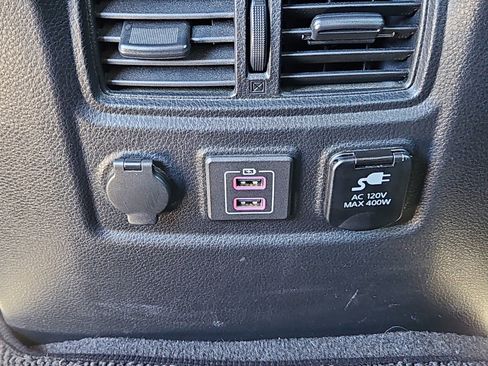 Used 2021 Nissan Titan SV w/ SV Convenience Package image 13