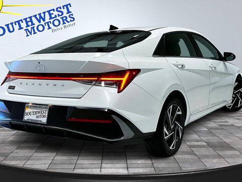 Used 2025 Hyundai Elantra SEL image 6